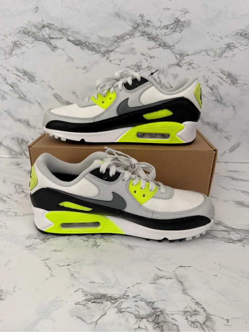 Nike Air Max 90 Gore-Tex Volt Shoes Athletic FD5810 Men Size 6.5/ Women Size 8